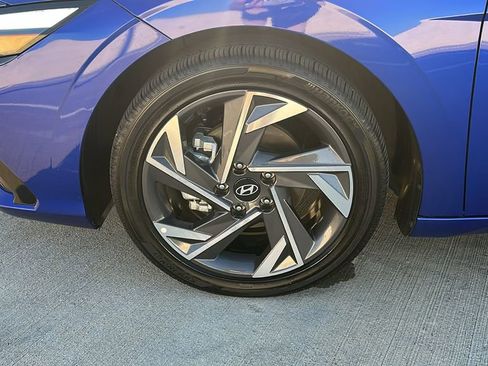 Used 2025 Hyundai Elantra Limited image 6