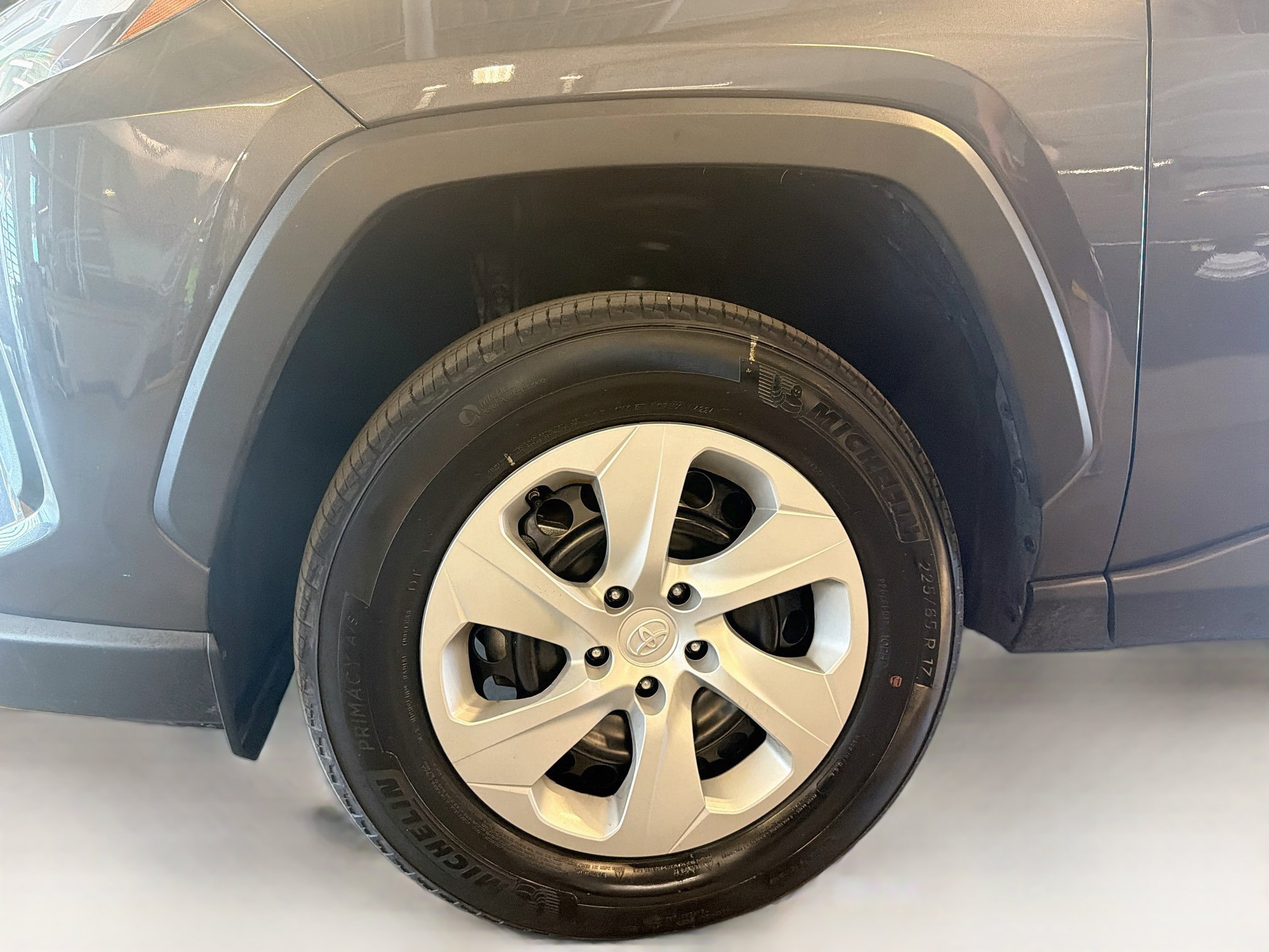 Used 2025 Toyota RAV4 LE AWD/4WD image 11