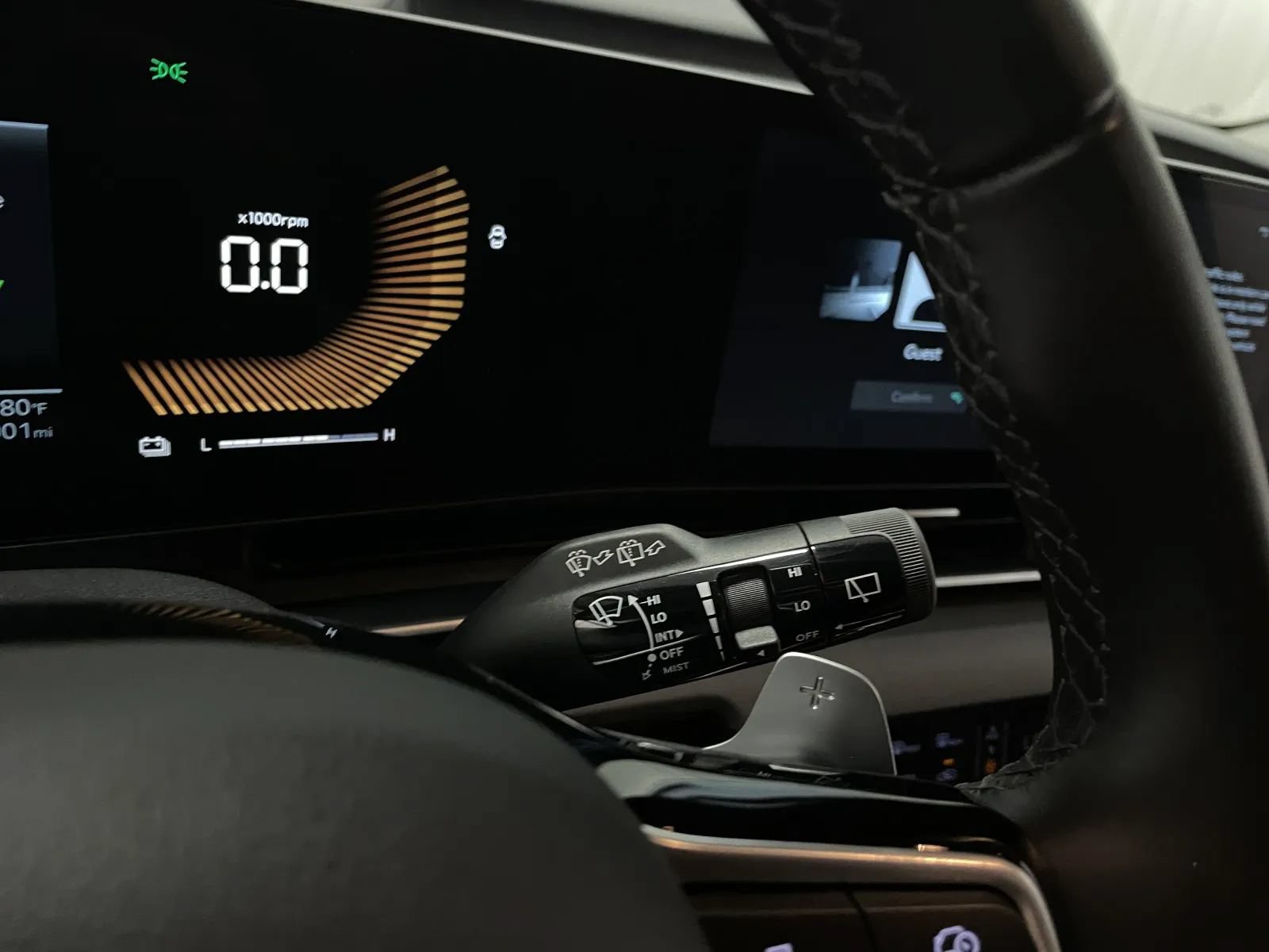 Used 2025 Kia Carnival EX FWD image 22