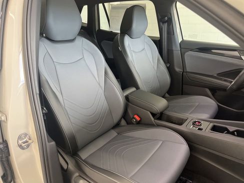 New 2026 Volkswagen Tiguan SE R-Line FWD image 40