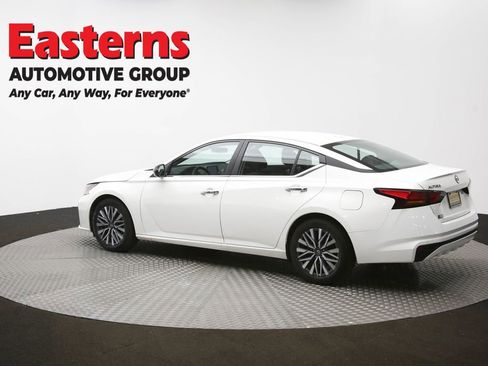 Used 2025 Nissan Altima 2.5 SV FWD image 62
