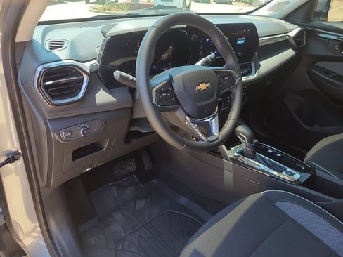 Used 2025 Chevrolet TrailBlazer LT w/ Convenience Package FWD image 16