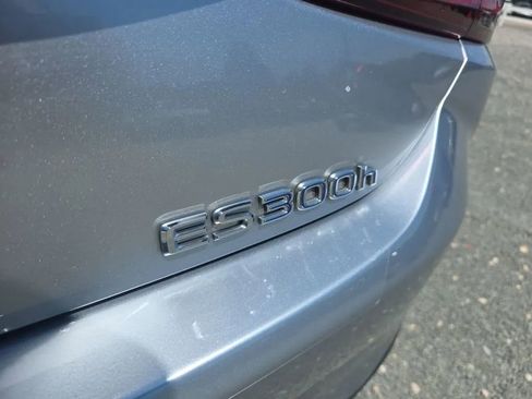Used 2022 Lexus ES 300h w/ Premium Package FWD image 11