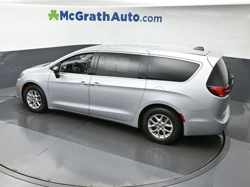 Used 2024 Chrysler Pacifica Touring-L image 23