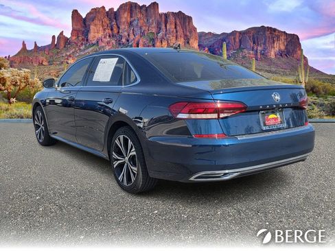 Used 2021 Volkswagen Passat 2.0T SE image 4