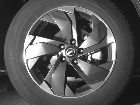 Used 2025 Nissan Rogue SV image 13