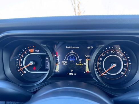 Used 2025 Jeep Wrangler Unlimited Rubicon image 9