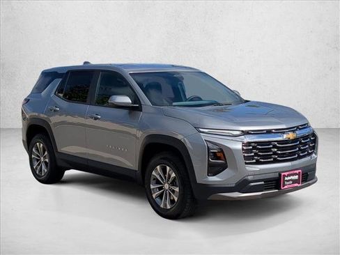 Used 2025 Chevrolet Equinox LT image 3