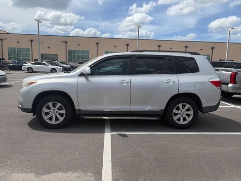 Used 2012 Toyota Highlander FWD w/ Tech Pkg image 4