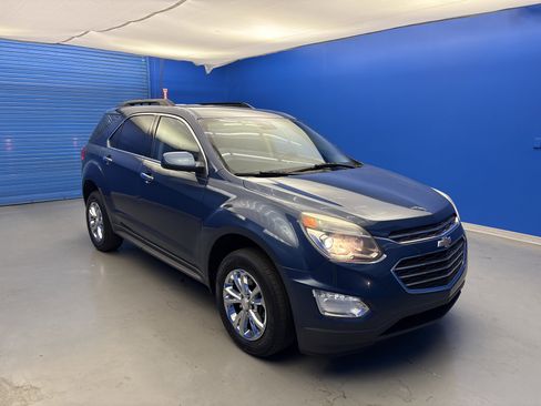 Used 2017 Chevrolet Equinox LT w/ Convenience Package FWD image 2