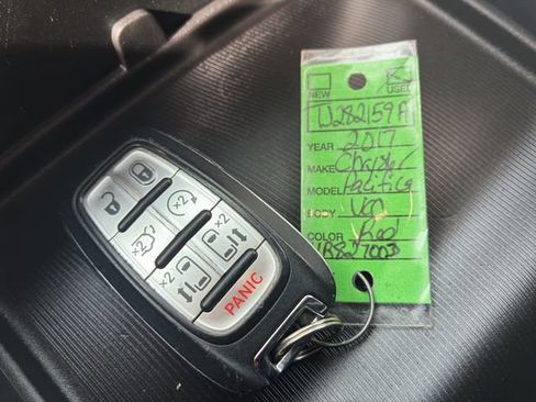 Used 2017 Chrysler Pacifica Touring-L Plus image 21