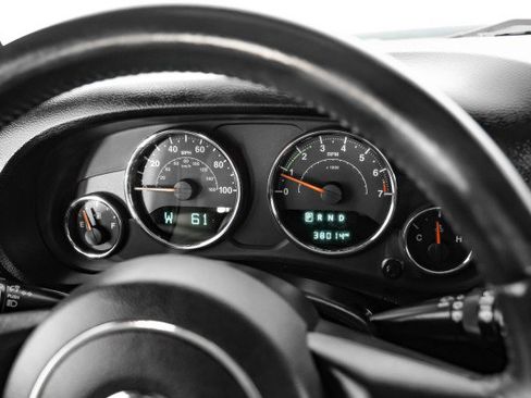 Used 2015 Jeep Wrangler Unlimited Sahara w/ Connectivity Group image 13