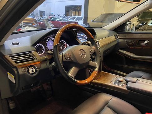 Used 2010 Mercedes-Benz E 350 4MATIC Sedan image 9