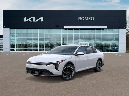 New 2025 Kia K4 EX image 1