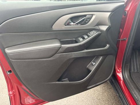 Used 2023 Chevrolet Traverse LT image 24