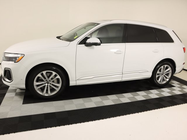Certified 2025 Audi Q7 3.0T Prestige w/ Prestige Package AWD/4WD image 2