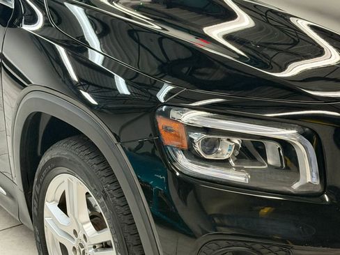 Used 2021 Mercedes-Benz GLB 250 4MATIC w/ Premium Package image 6