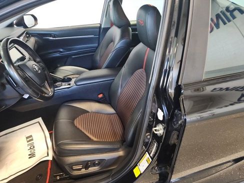 Used 2020 Toyota Camry XSE image 5