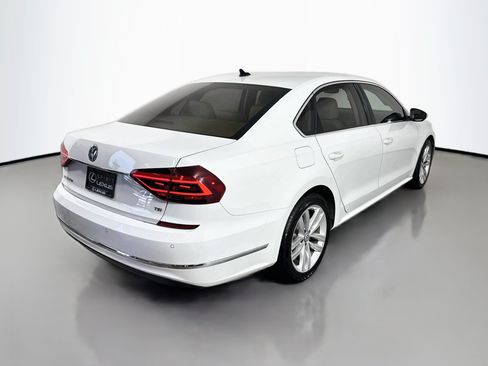 Used 2018 Volkswagen Passat 2.0T SE FWD image 7