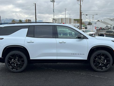 New 2026 Chevrolet Traverse RS w/ LPO, Floor Liner Package image 4