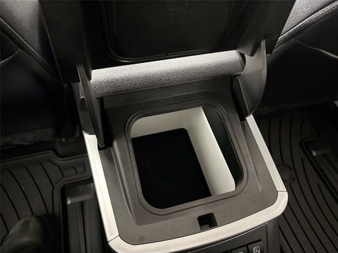 Certified 2025 Toyota Sienna Platinum image 36