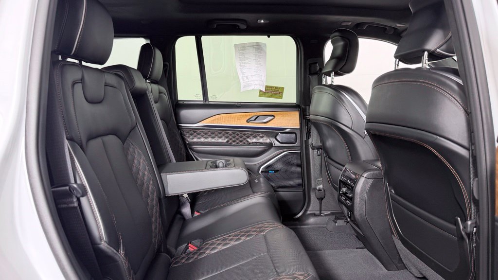 Used 2022 Jeep Grand Cherokee Summit AWD/4WD image 35