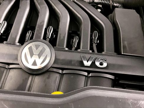 Used 2018 Volkswagen Atlas SE w/ R-Line Package FWD image 32