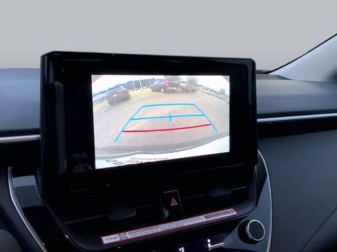 Used 2025 Toyota Corolla LE FWD image 28