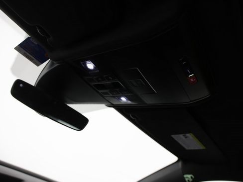 Used 2020 Volkswagen Atlas Cross Sport SEL image 21