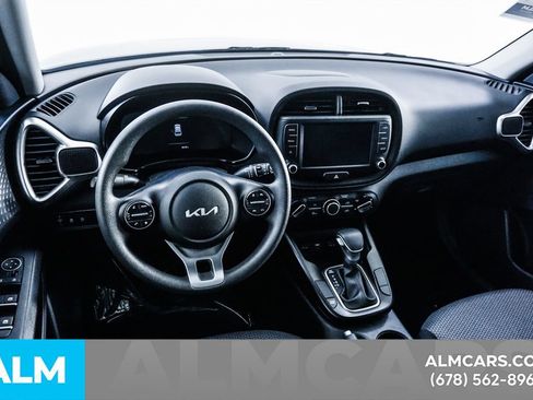 Used 2025 Kia Soul LX w/ LX Technology Package FWD image 17
