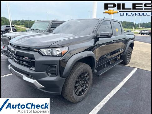 Used 2024 Chevrolet Colorado Trail Boss w/ Technology Package AWD/4WD image 1
