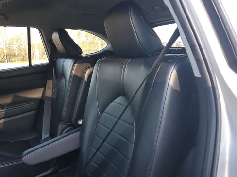 Certified 2023 Toyota Highlander XLE image 15