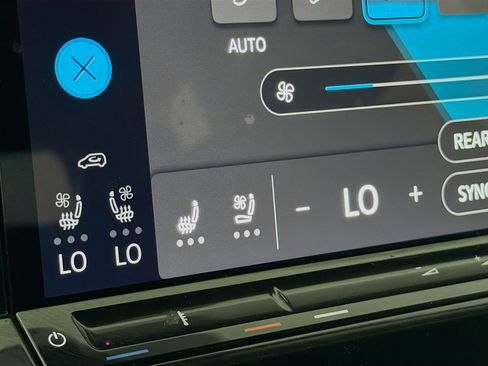 Used 2024 Volkswagen Atlas SE image 22