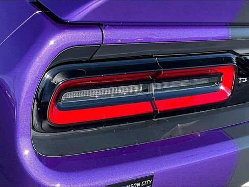 Used 2016 Dodge Challenger SRT image 30