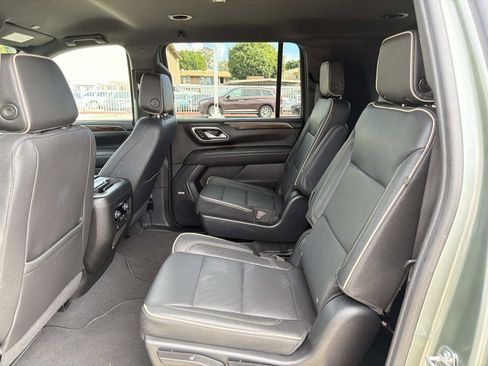 Used 2023 Chevrolet Suburban Premier image 24