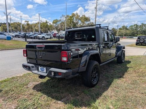 Used 2023 Jeep Gladiator Willys image 4