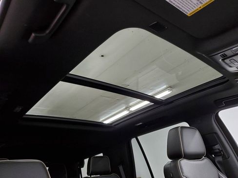 Used 2021 Chevrolet Tahoe Premier w/ Premium Package image 22