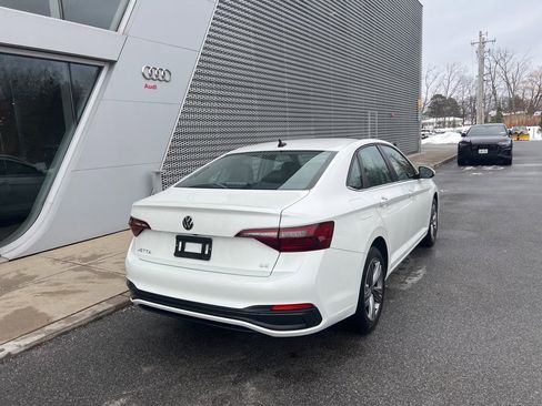 Used 2023 Volkswagen Jetta SE w/ Panoramic Sunroof Package image 25