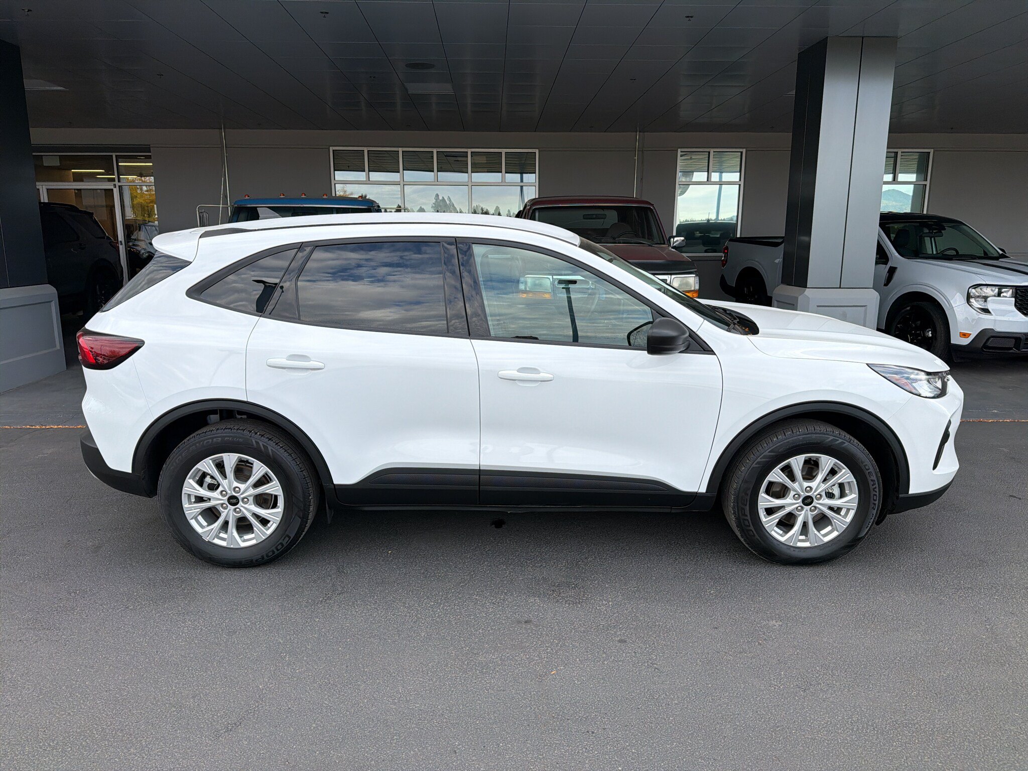 Certified 2025 Ford Escape Active AWD/4WD image 7