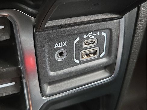 Used 2024 Jeep Wrangler Unlimited Sahara w/ Technology Group AWD/4WD image 25