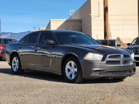 Used 2013 Dodge Charger SE w/ Connectivity Group image 3