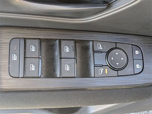 Used 2025 Nissan Kicks S image 11