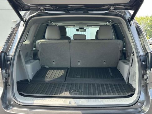 Used 2018 Toyota Highlander XLE FWD image 8