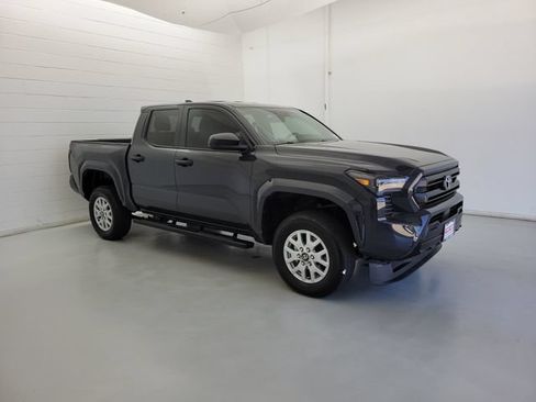 Used 2025 Toyota Tacoma SR RWD image 4