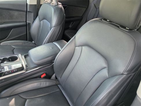 Used 2020 Audi Q8 Prestige w/ Prestige Package image 11