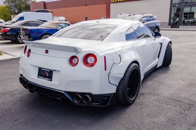 Used 2015 Nissan GT-R Black Edition AWD/4WD image 7