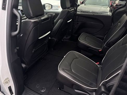 New 2026 Chrysler Pacifica Limited w/ Uconnect Theater Family Group image 19