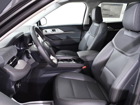 New 2025 Ford Explorer Active w/ Active Comfort Package image 6