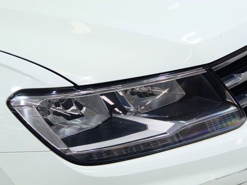 Used 2021 Volkswagen Tiguan SE w/ Panoramic Sunroof Package AWD/4WD image 10