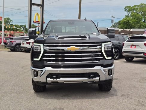 New 2026 Chevrolet Silverado 2500 LTZ w/ LTZ Premium Package AWD/4WD image 3